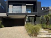 Casa / Sobrado em Condomínio para Venda em Santana de...