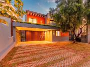 Casa / Sobrado em Condomínio para Venda em Santana de...