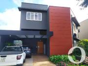 Casa / Sobrado em Condomínio para Venda em Santana de...