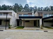 Casa / Sobrado em Condomínio para Venda em Santana de...