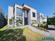 Casa / Sobrado em Condomínio para Venda em Santana de...