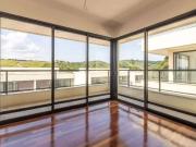Casa / Sobrado em Condomínio para Venda em Santana de...