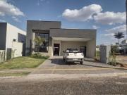 Casa / Sobrado em Condomínio para Venda em Senador...