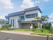 Casa / Sobrado em Condomínio para Venda em Uberlândia/MG...