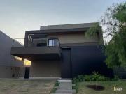Casa / Sobrado em Condomínio para Venda em Uberlândia/MG...