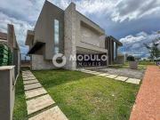 Casa / Sobrado em Condomínio para Venda em Uberlândia/MG...
