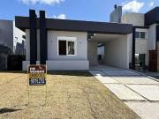 Casa / Sobrado em Condomínio para Venda em Viamão/RS...