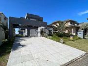Casa / Sobrado em Condomínio para Venda em Viamão/RS...