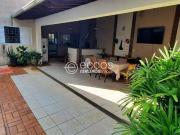 Casa / Sobrado para Locação em Araguari/MG Centro 5 Quartos