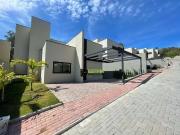 Casa / Sobrado para Locação em Atibaia/SP Vila Santista...