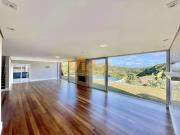 Casa / Sobrado para Locação em Carapicuíba/SP Pousada...