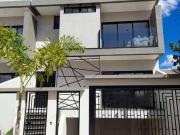 Casa / Sobrado para Locação em Cascavel/PR Neva 3 Quartos