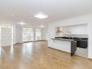 Casa / Sobrado para Locação em Curitiba/PR Campina do...