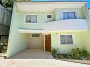 Casa / Sobrado para Locação em Curitiba/PR Guabirotuba 4...