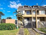 Casa / Sobrado para Locação em Curitiba/PR Hauer 3 Quartos