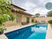 Casa / Sobrado para Locação em Curitiba/PR Santa...