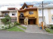 Casa / Sobrado para Locação em Curitiba/PR Xaxim 3 Quartos