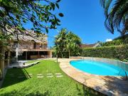 Casa / Sobrado para Locação em Guarujá/SP Enseada 4 Quartos