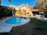 Casa / Sobrado para Locação em Guarujá/SP Enseada 4 Quartos