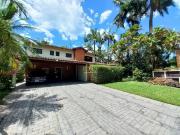 Casa / Sobrado para Locação em Guarujá/SP Enseada 4 Quartos