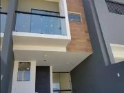 Casa / Sobrado para Locação em Joinville/SC Santo...
