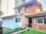 Casa / Sobrado para Locação em Porto Alegre/RS Bela...