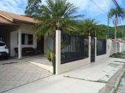 Casa / Sobrado para Locação em Porto Belo/SC Centro 2...