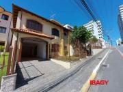 Casa / Sobrado para Locação em São José/SC Barreiros 4...