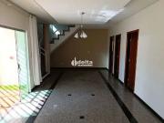 Casa / Sobrado para Locação em Uberlândia/MG Alto...