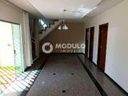 Casa / Sobrado para Locação em Uberlândia/MG Alto...