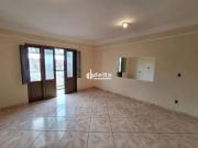 Casa / Sobrado para Locação em Uberlândia/MG Martins 6...