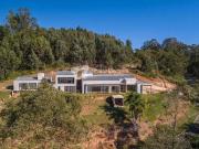 Casa / Sobrado para Venda em Araçariguama/SP Centro 3...