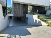 Casa / Sobrado para Venda em Barueri/SP Tamboré 4 Quartos