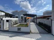 Casa / Sobrado para Venda em Biguaçu/SC Fundos 3 Quartos