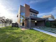 Casa / Sobrado para Venda em Cabo Frio/RJ Guriri 4 Quartos