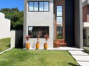 Casa / Sobrado para Venda em Camaçari/BA Abrantes 4 Quartos