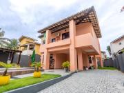 Casa / Sobrado para Venda em Camaçari/BA Abrantes 7 Quartos