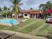 Casa / Sobrado para Venda em Camaçari/BA Monte Gordo 4...
