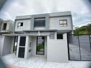 Casa / Sobrado para Venda em Camboriú/SC Areias 3 Quartos