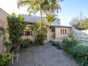 Casa / Sobrado para Venda em Canoas/RS Centro 3 Quartos