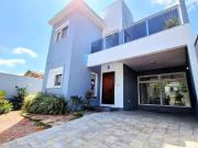 Casa / Sobrado para Venda em Canoas/RS Igara 4 Quartos