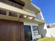 Casa / Sobrado para Venda em Canoas/RS Pitangueiras 5...