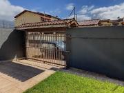 Casa / Sobrado para Venda em Caraguatatuba/SP Indaiá 3...