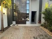 Casa / Sobrado para Venda em Cascavel/PR Interlagos 2...