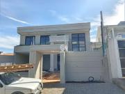 Casa / Sobrado para Venda em Cascavel/PR Região do Lago...