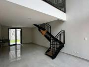 Casa / Sobrado para Venda em Cotia/SP Granja Viana 2 Quartos