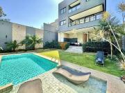 Casa / Sobrado para Venda em Cotia/SP Granja Viana 4 Quartos