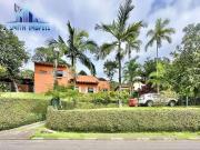 Casa / Sobrado para Venda em Cotia/SP Granja Viana 4 Quartos