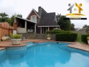 Casa / Sobrado para Venda em Cotia/SP Granja Viana 4 Quartos