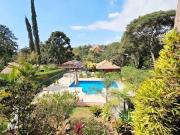 Casa / Sobrado para Venda em Cotia/SP Granja Viana 5 Quartos